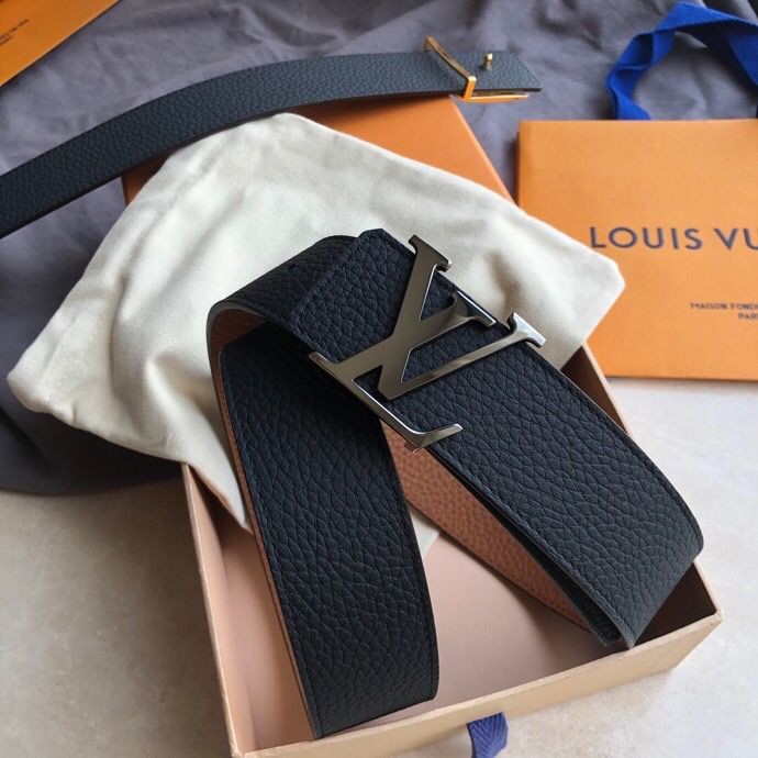 Louis Vuitton Reversible belt with hanging buckle