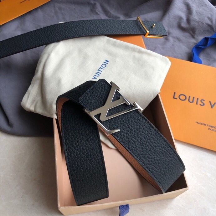 Louis Vuitton Reversible belt with hanging buckle