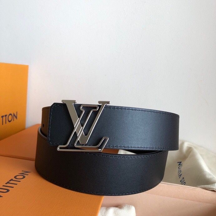 Louis Vuitton Reversible leather belt with stainless steel letter pattern hanging buckle