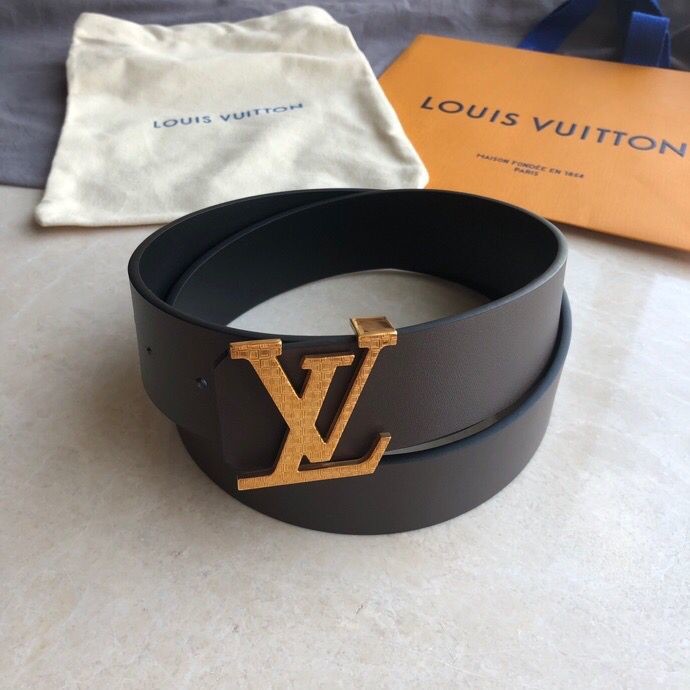 Louis Vuitton Stainless steel letter pattern hanging buckle 3.8cm cowhide Reversible belt