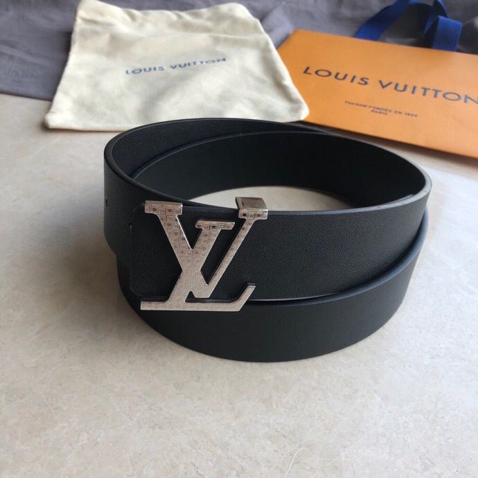 Louis Vuitton Stainless steel letter pattern hanging buckle 3.8cm cowhide Reversible belt