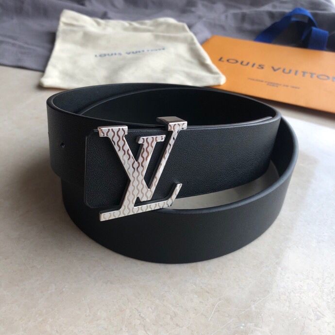 Louis Vuitton Stainless steel letter pattern hanging buckle 3.8cm cowhide Reversible belt