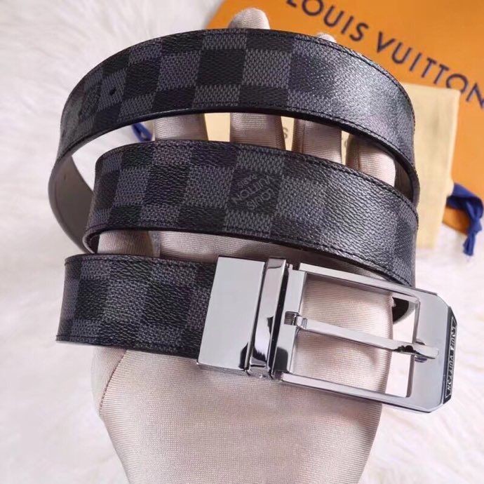 Louis Vuitton 35mm belt with revolving buckle