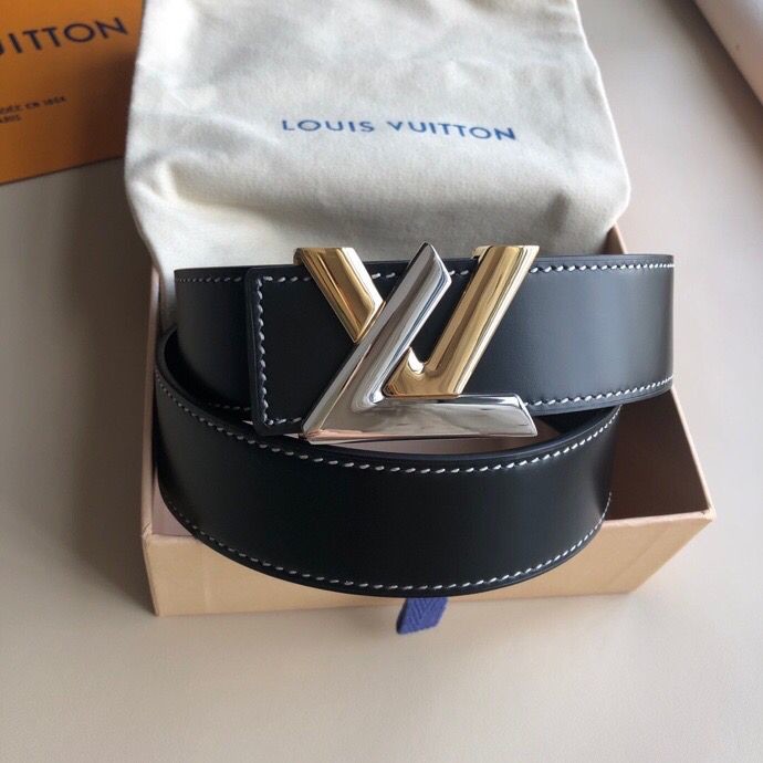 Louis Vuitton 3.8cm cowhide belt with letter metal buckle