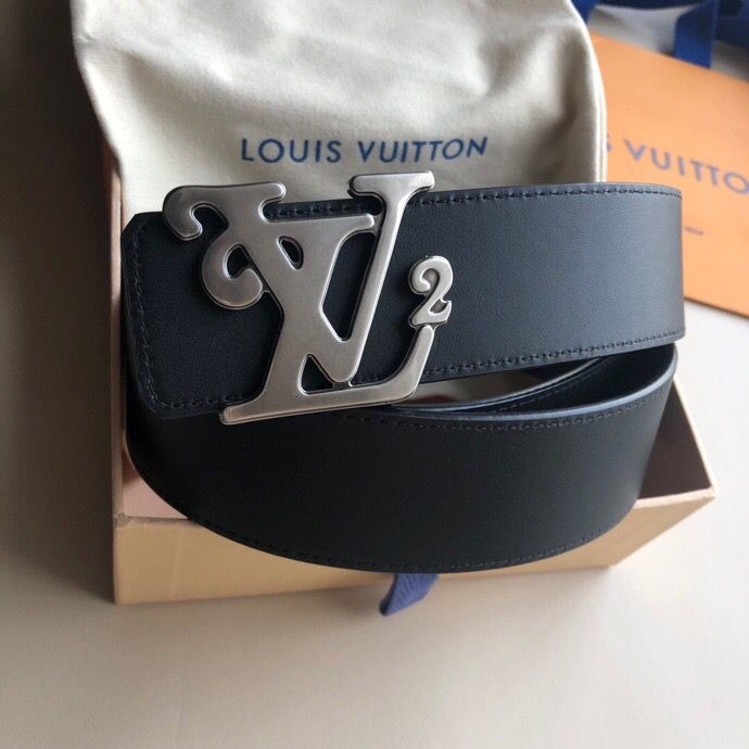 Louis Vuitton Calfskin belt with monogram buckle