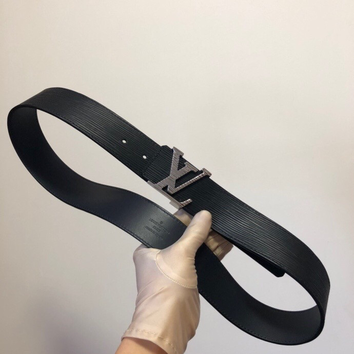 Louis Vuitton Initiales. 40mm black water ripple belt