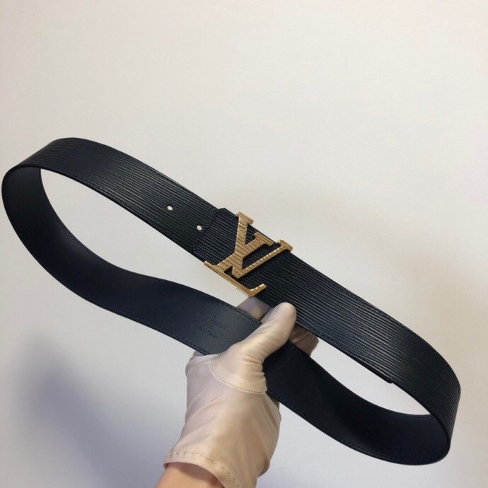 Louis Vuitton Initiales. 40mm black water ripple belt