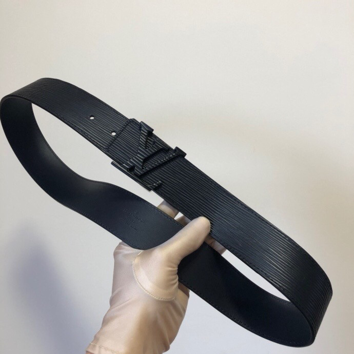 Louis Vuitton Initiales. 40mm black water ripple belt