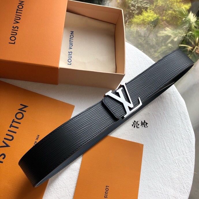 Louis Vuitton Initiales. 40mm black water ripple belt