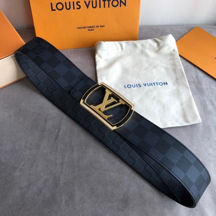 Louis Vuitton 40mm Reversible belt with stainless steel letter square resin buckle