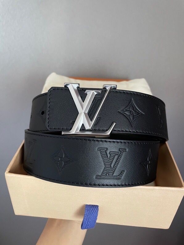 Louis Vuitton Monogram embossed diamond-shaped hardware belt 40mm