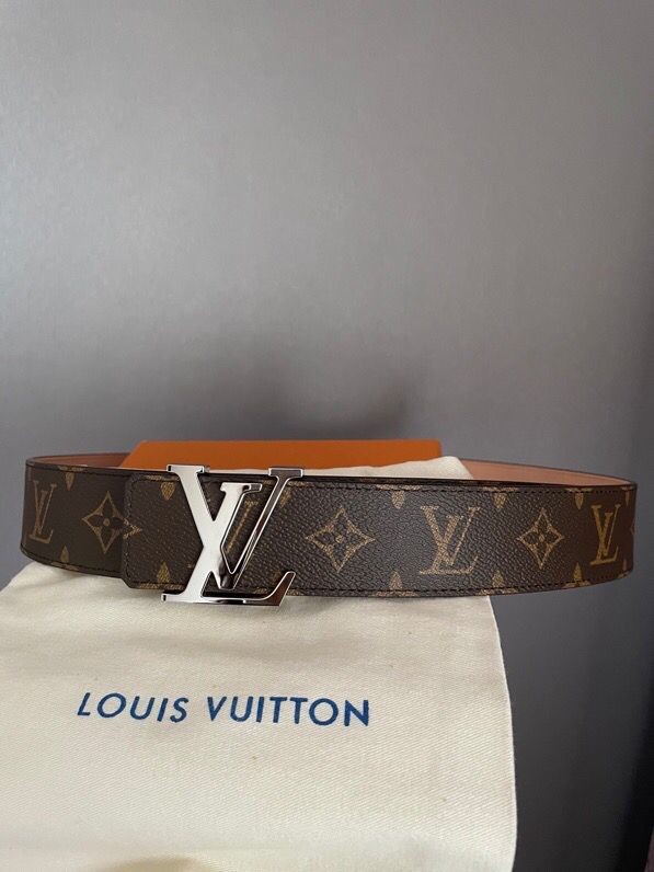 Louis Vuitton Classic Damier/Monogram belt with iconic letters and metal buckle