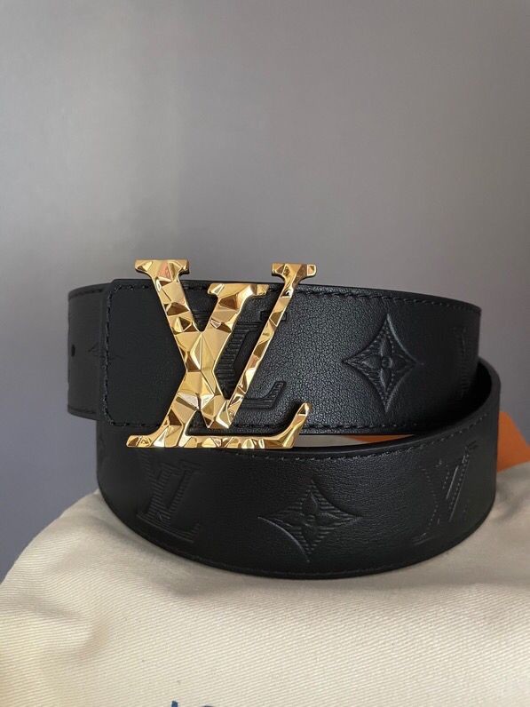 Louis Vuitton Embossed Monogram letters diamond-shaped hanging buckle hardware 40mm belt