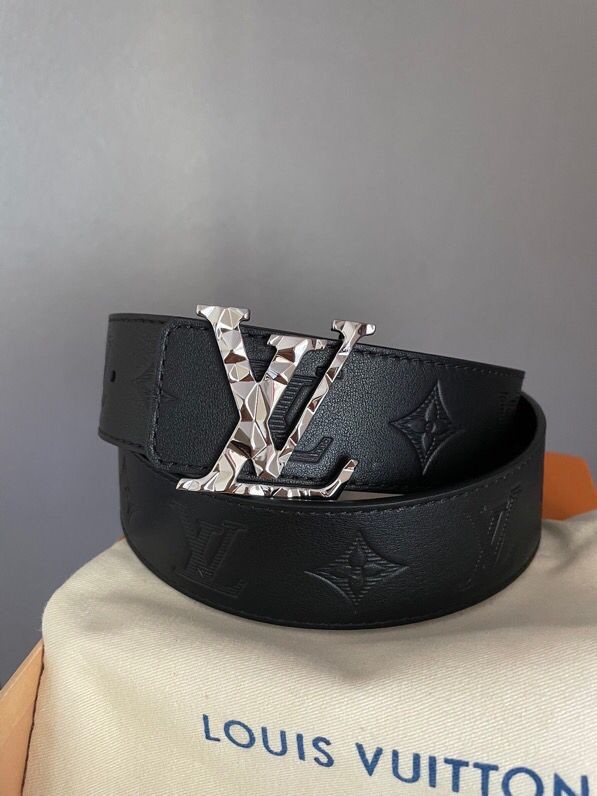 Louis Vuitton Embossed Monogram letters diamond-shaped hanging buckle hardware 40mm belt