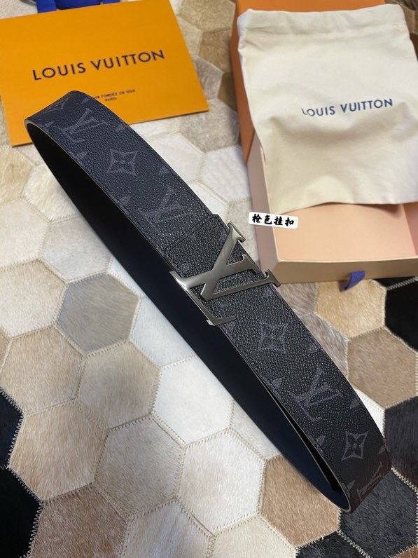 Louis Vuitton Initials Reversible belt with classic letters