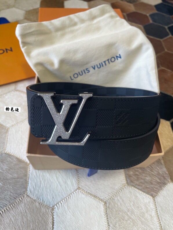Louis Vuitton 40mm Reversible belt with stainless steel letter buckle