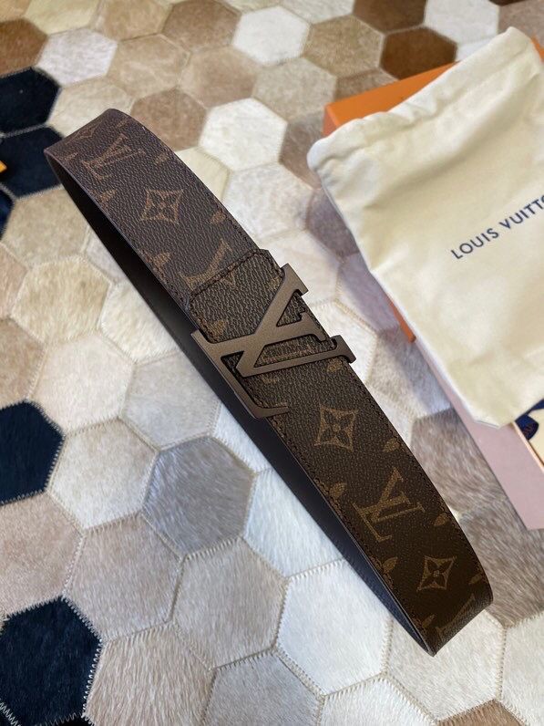 Louis Vuitton Classic Monogram/Damier series 2021 New Year men s belt