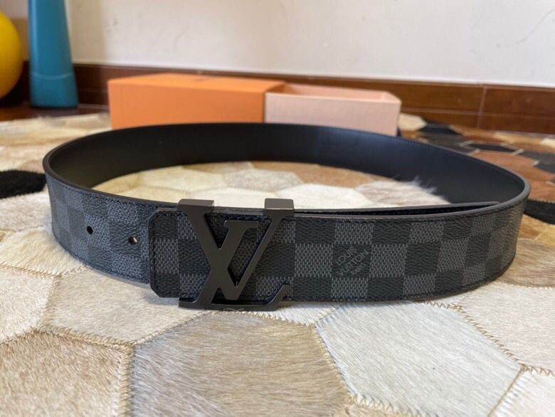 Louis Vuitton Classic Monogram/Damier series 2021 New Year men s belt