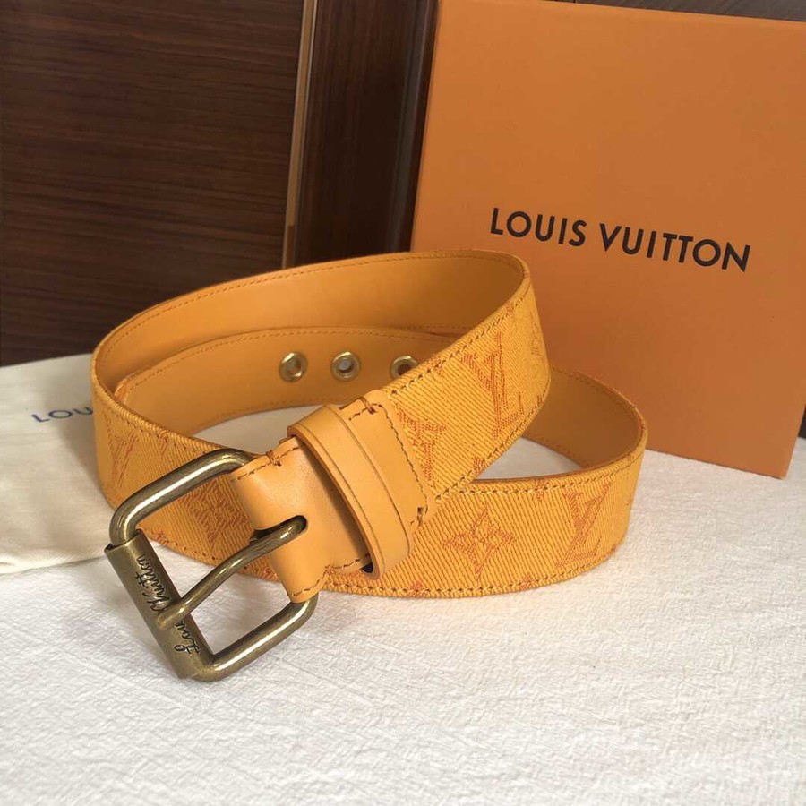 Louis Vuitton Signature belt