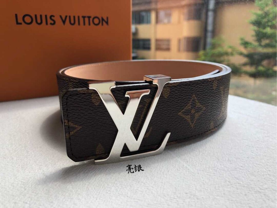 Louis Vuitton Classic Damier/Monogram belt with iconic letters and metal buckle