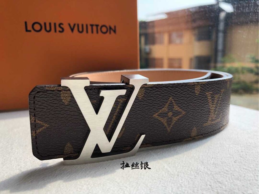 Louis Vuitton Classic Damier/Monogram belt with iconic letters and metal buckle