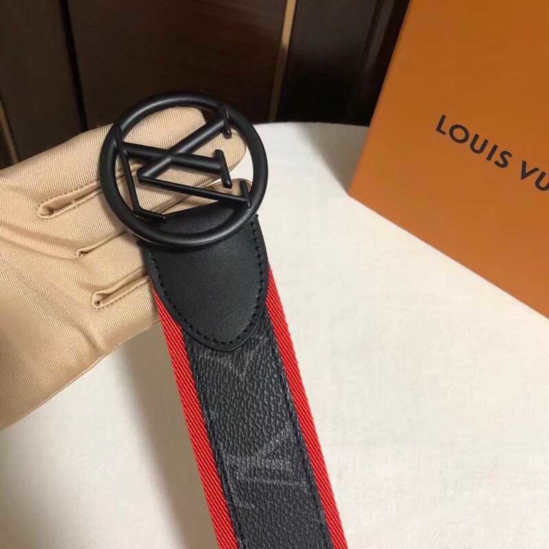 Louis Vuitton Men s belt cool M0130