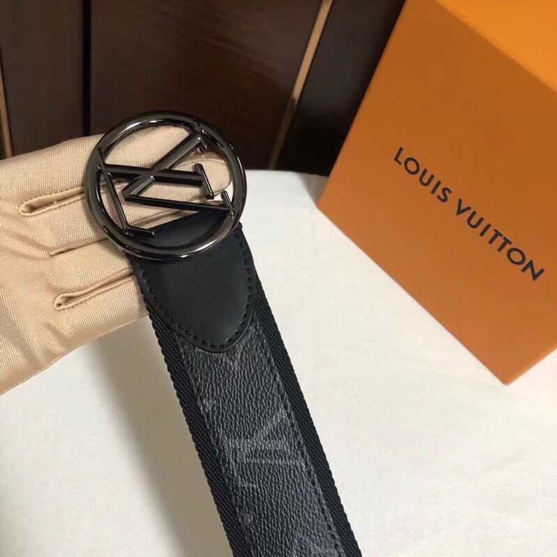 Louis Vuitton Men s belt cool M0130