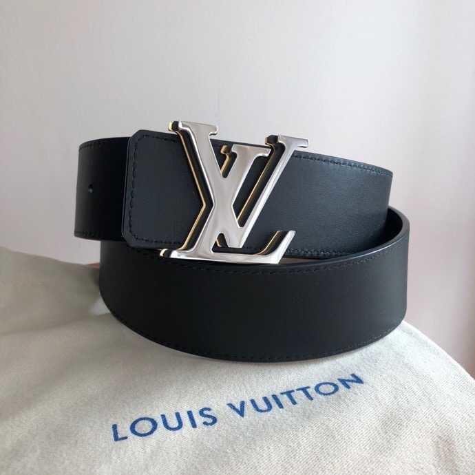 Louis Vuitton Matte trim cowhide Reversible belt 40mm