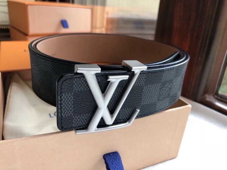 Louis Vuitton Fine pearl mud metal buckle 40mm belt