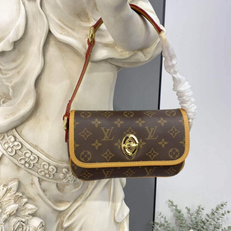 Louis Vuitton Tikal PM Shoulder Bag M40078