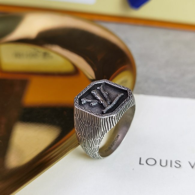 Louis Vuitton ring CSJ60001063