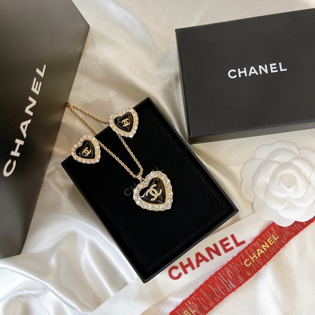 Chanel Necklace CSJ50001944