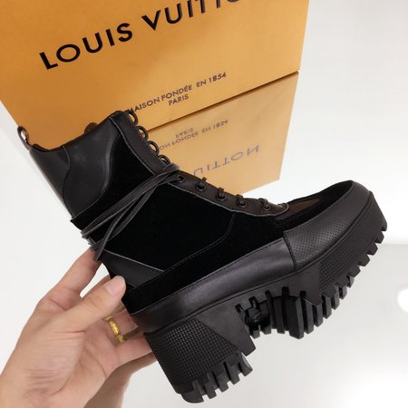 Louis Vuitton Classic Moto boots with thick heel stitching color belt buckle zipper fashion element