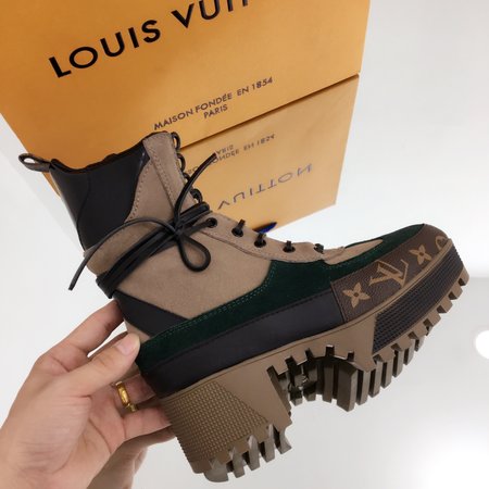 Louis Vuitton Classic Moto boots with thick heel stitching color belt buckle zipper fashion element