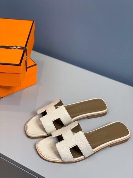 Hermes Classic H slippers