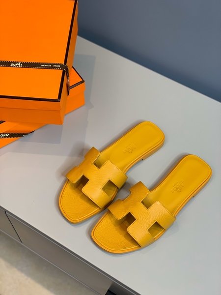 Hermes Classic H slippers