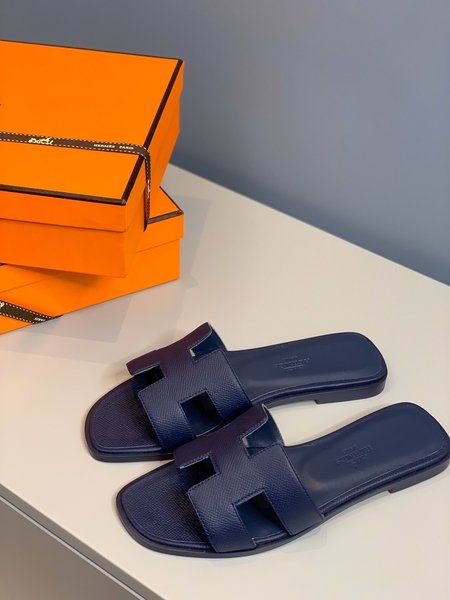 Hermes Classic H slippers