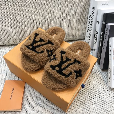 Louis Vuitton Wool slippers density non-slip thick outsole
