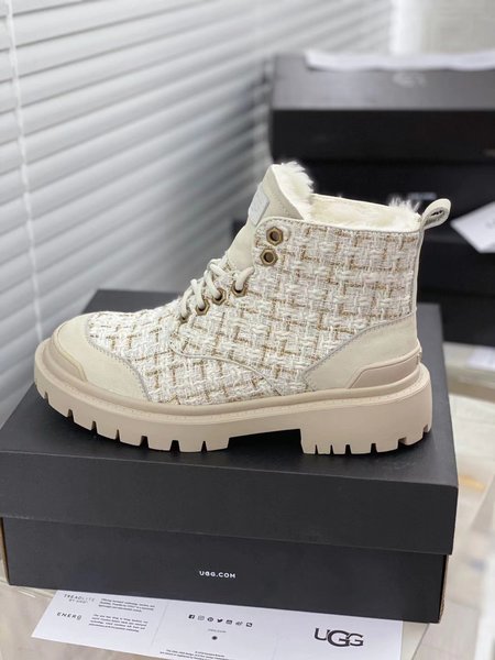 Chanel UGG joint wool boots