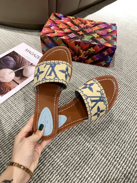 Louis Vuitton Flat sandals