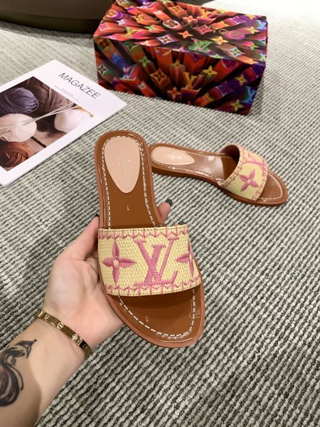 Louis Vuitton Flat sandals