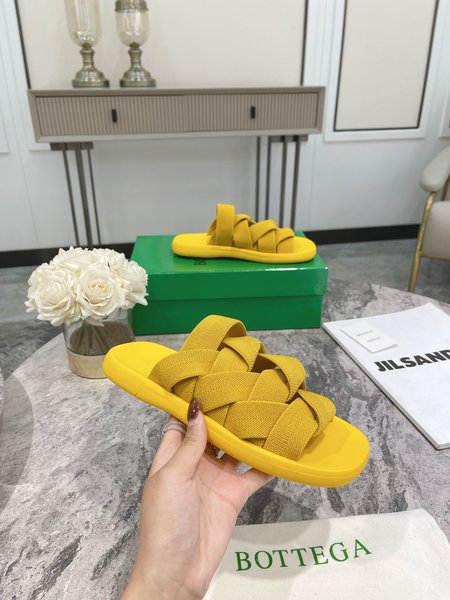 Bottega Veneta Elastic beach slippers