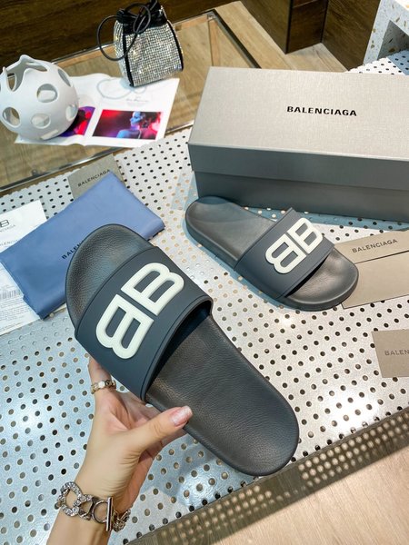 Balenciaga flip flop sandals