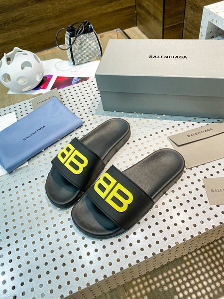 Balenciaga flip flop sandals