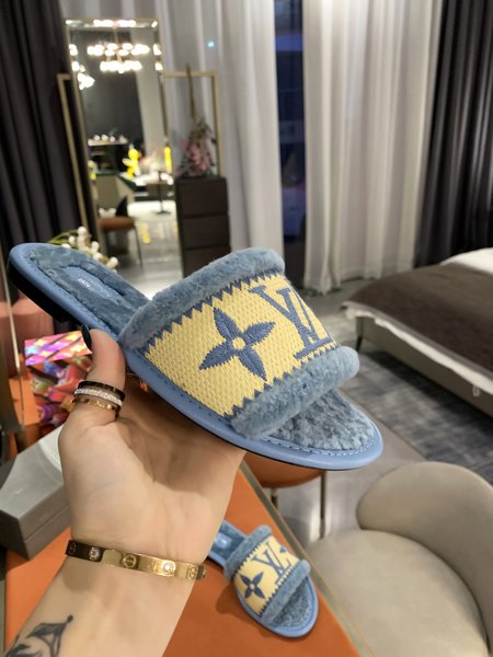 Louis Vuitton Lambswool slippers top quality