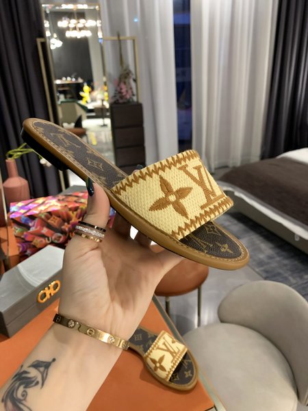 Louis Vuitton Flat sandals