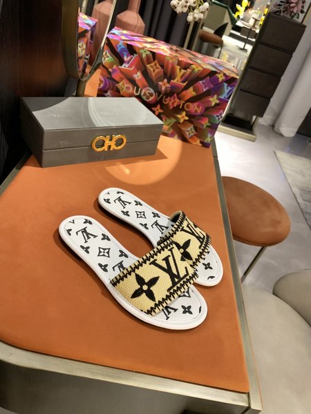 Louis Vuitton Flat sandals