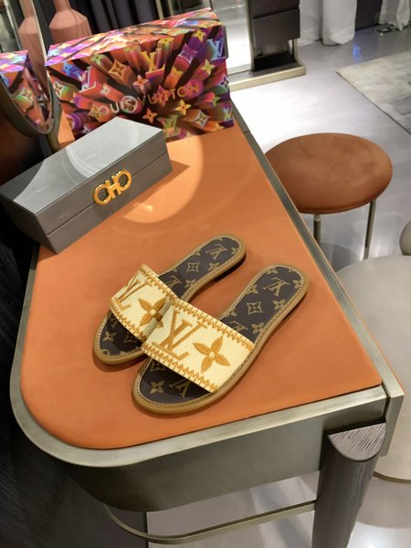 Louis Vuitton Flat sandals