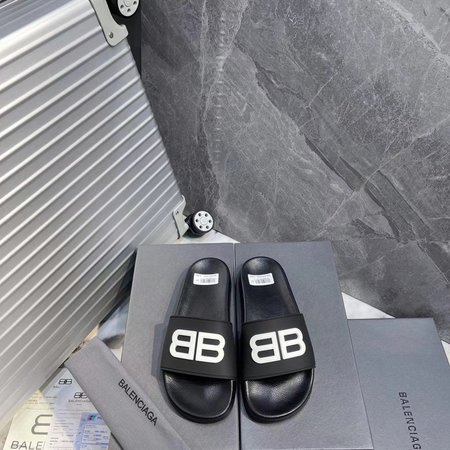 Balenciaga couple slippers