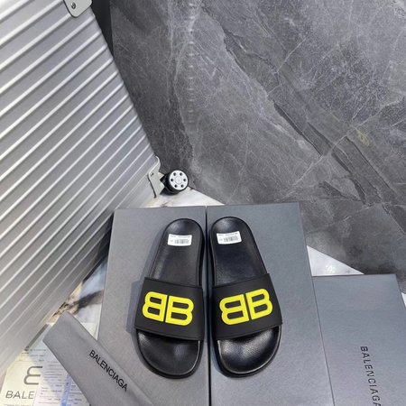 Balenciaga couple slippers